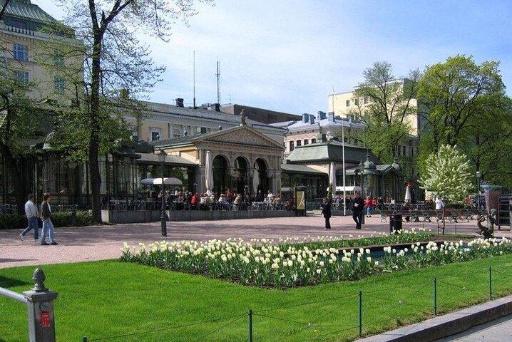Visite VIP Helsinki par Mercedes Vclass avec guide privé