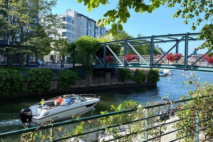 Visite VIP Helsinki par Mercedes Vclass avec guide privé