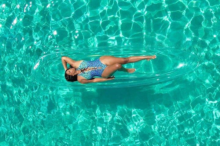 Klares Kajak-Fotoshooting in Nassau, Bahamas.