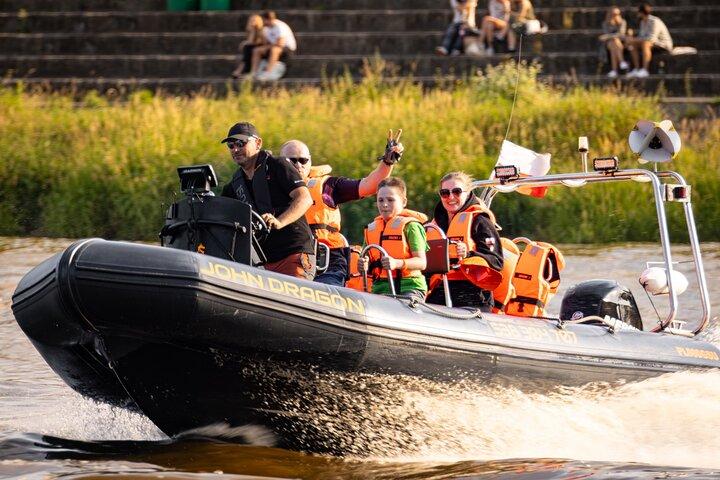 Spændende Speedboat Ride på floden i Warszawa