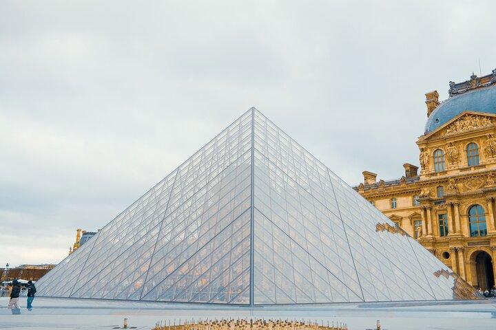 Louvre Kunst en Mysteries: Rondleiding in het Spaans voor maximaal 6 personen
