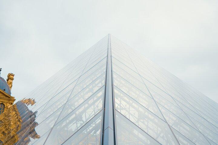 Louvre Kunst en Mysteries: Rondleiding in het Spaans voor maximaal 6 personen