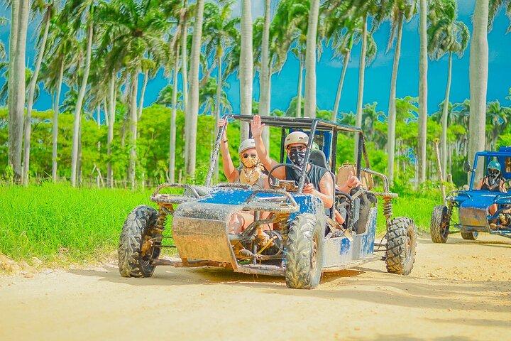 Halvdag buggy eller ATV tur til Water Cave og Macao Beach