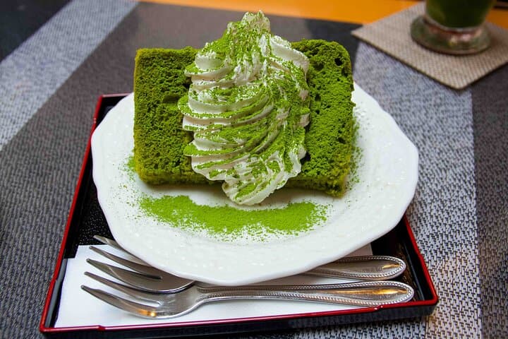 Kyoto Hidden Gem Food Tour in Fushimi