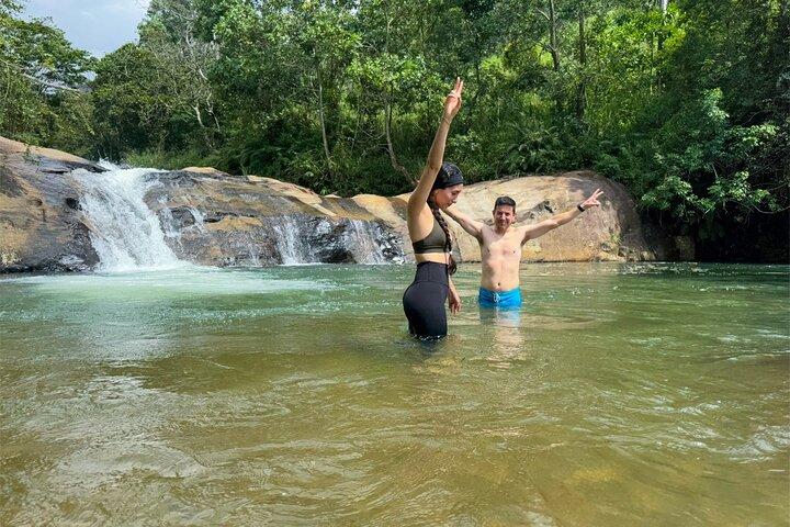 Visite de Ravana et des chutes de Diyaluma avec piscine naturelle et déjeuner local