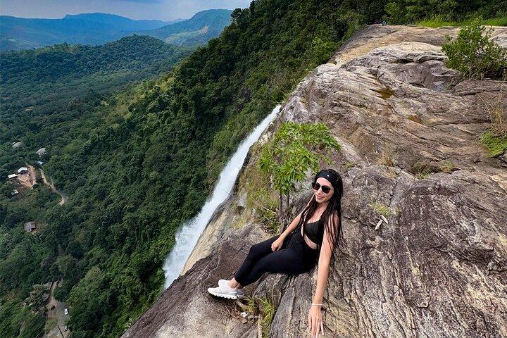Visite de Ravana et des chutes de Diyaluma avec piscine naturelle et déjeuner local