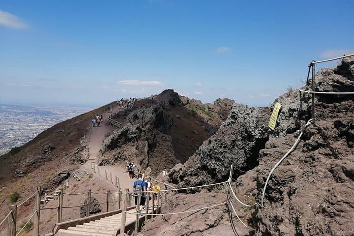 Skip-the-lines private tour of Ancient Herculaneum and Volcano Vesuvius with local guide and driver