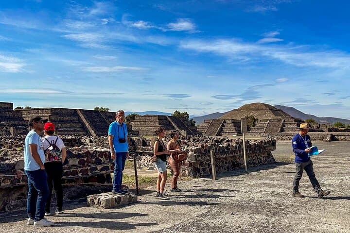 Teotihuacan, Guadalupe Shrine & Tlatelolco Day Tour with Lunch