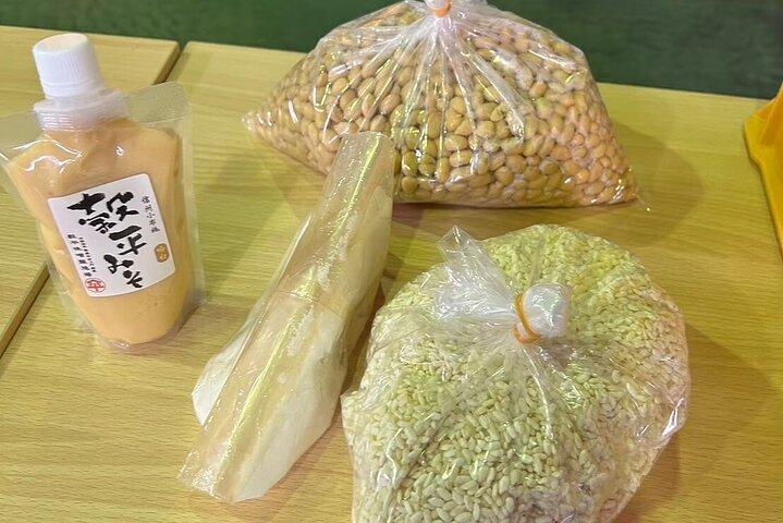 実践的な歴史: 創業240年の蔵元で味噌造り