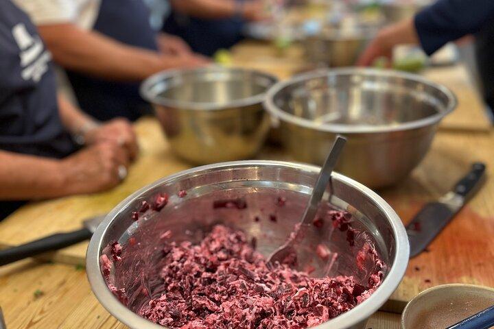 Corso di cucina tradizionale greca e cena a Poros