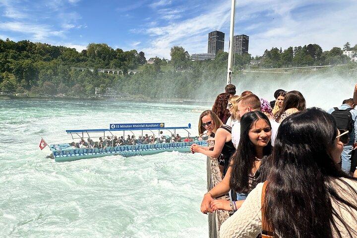 ホテルへのお迎え付き、ラインの滝へのプライベート半日ツアー