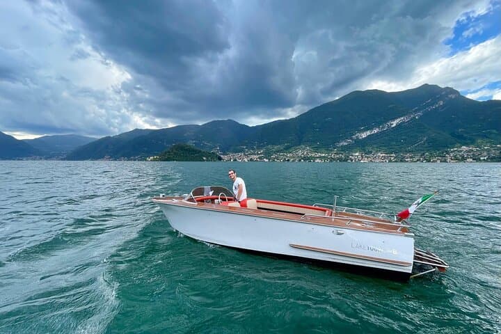 Private Vintage Wooden Boat Tour on Lake Como
