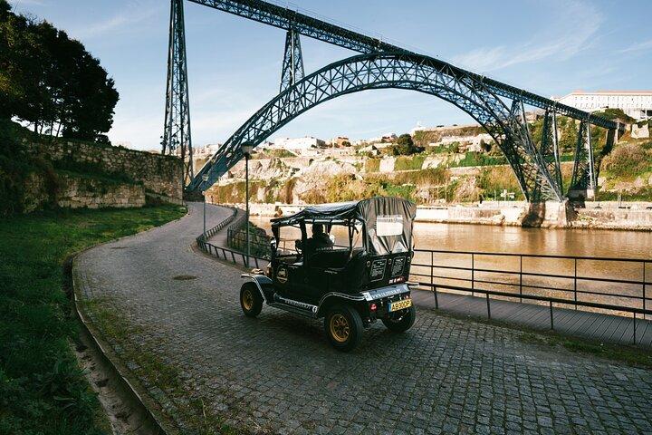 Porto&Gaia: Privétour door de historische stad in een klassieke Ford T