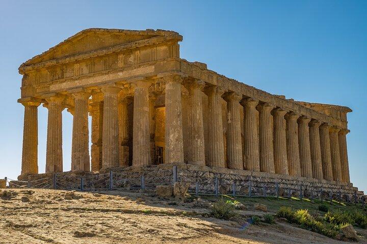 アグリジェントバレンタイン寺院の停留所でパレルモからカターニアへ移動