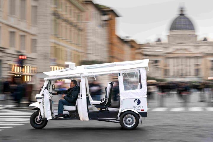 Private Tuk Tuk Tour in Rome