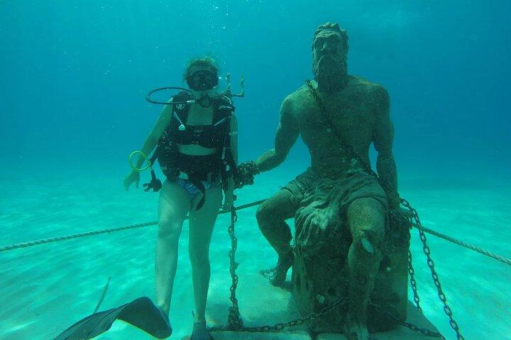 Plongée pour débutants entre coraux et statues à San Andres