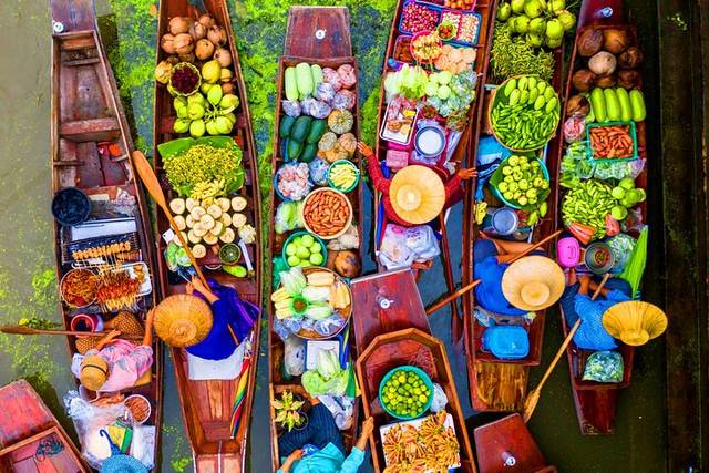 Floating markets