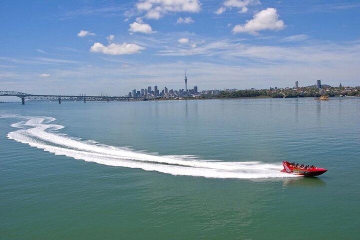 Private Tour : Auckland City SkyTower, Snowboarding & Jetboot