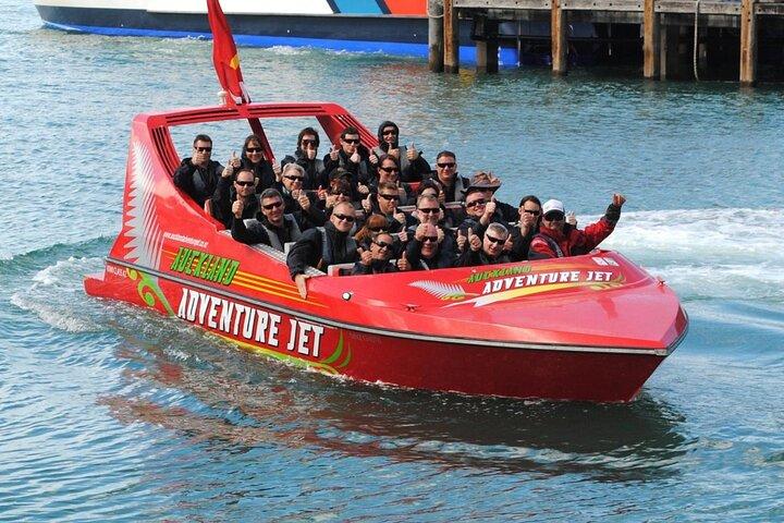 Private Tour : Auckland City SkyTower, Snowboarding & Jetboot