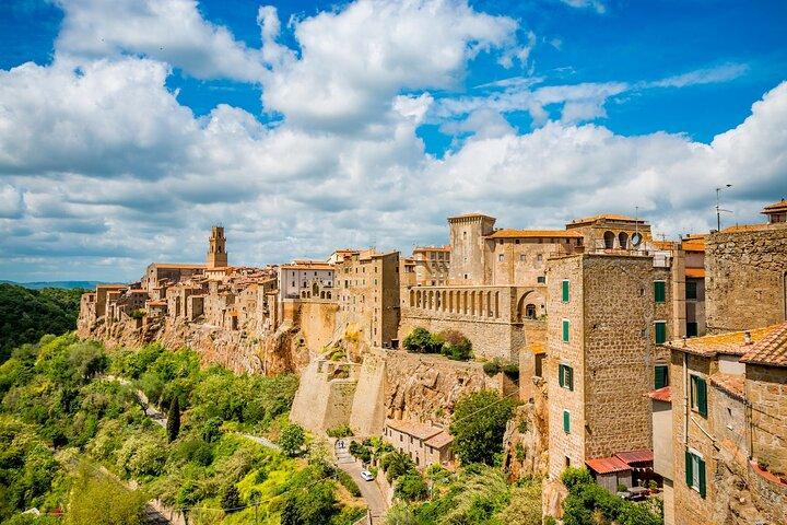 Excursión guiada de día completo desde el puerto de Toscana con cata de vinos