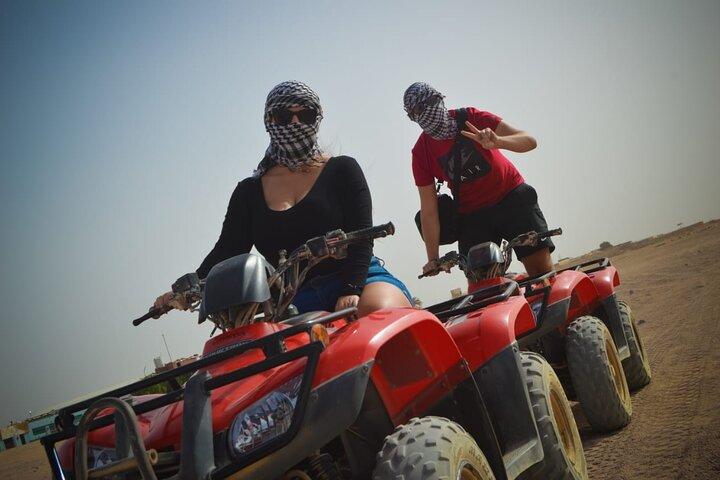 Passeio de camelo e jantar beduíno quad safari em Sharm el Sheikh