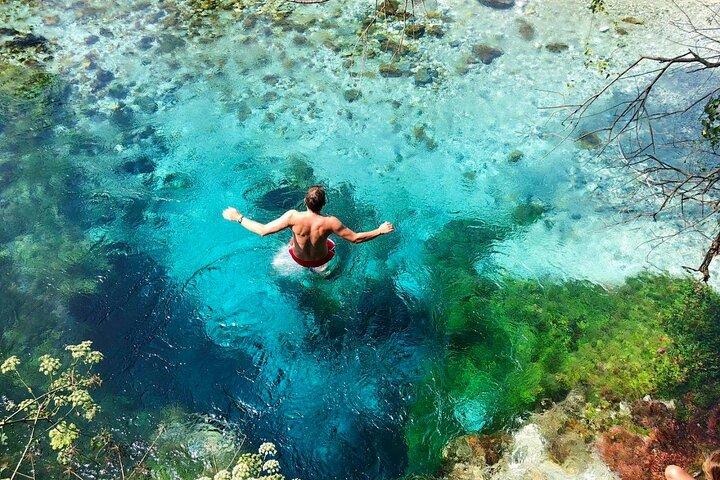 Blue Eye Spring, Ksamil & Gjirokaster Private Tour ab Durres