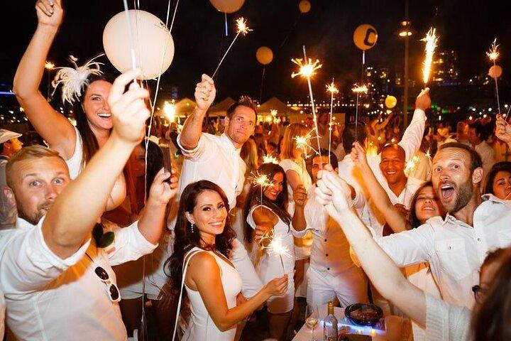 White Party Tour em Santa Marta com Pôr do Sol e Open Bar