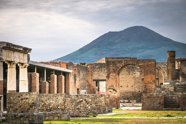 Positano, Sorrento & Pompeii One Day Trip from Naples with Driver
