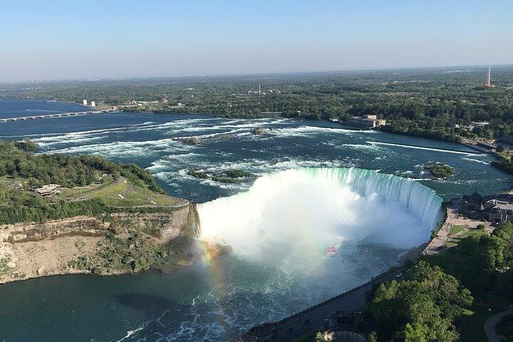 Excursão Privada Epic Niagara Falls com Torre, Viagem e Cruzeiro de Barco