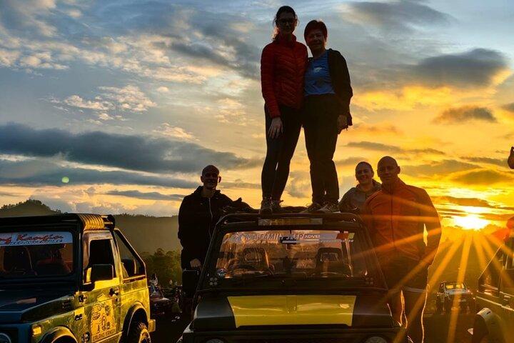 Tour dell'alba in jeep del Monte Batur e della lava nera