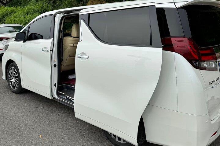 Narita Airport(NRT): Private Transfer to Tokyo/Yokohama 1-9pax