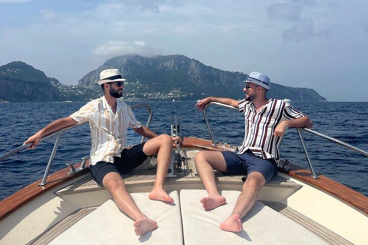 2 - Timmes privat Capri båttur med Blue Grotto och Faraglioni