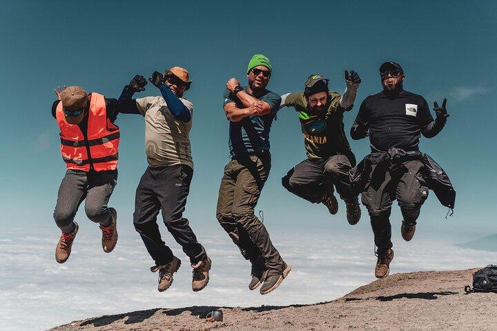 2 Días MT Kilimanjaro Senderismo Ruta Marangu Tour Privado