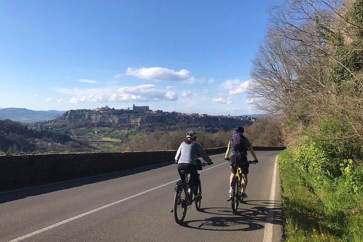 Civita di Bagnoregio e Orvieto Wine Tasting - Tour in Ebike
