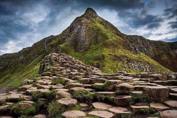 Tour privato di lusso di 7 ore su Giants Causeway e costa da Belfast
