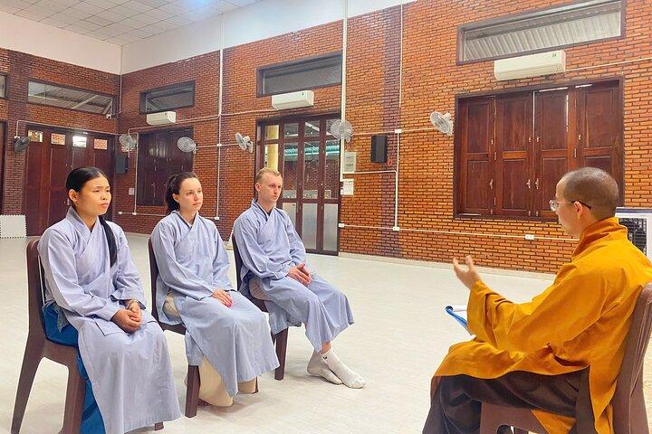 Ciudad Ho Chi Minh : Meditación de medio día y sabiduría budista