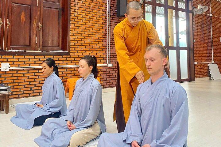 Ciudad Ho Chi Minh : Meditación de medio día y sabiduría budista