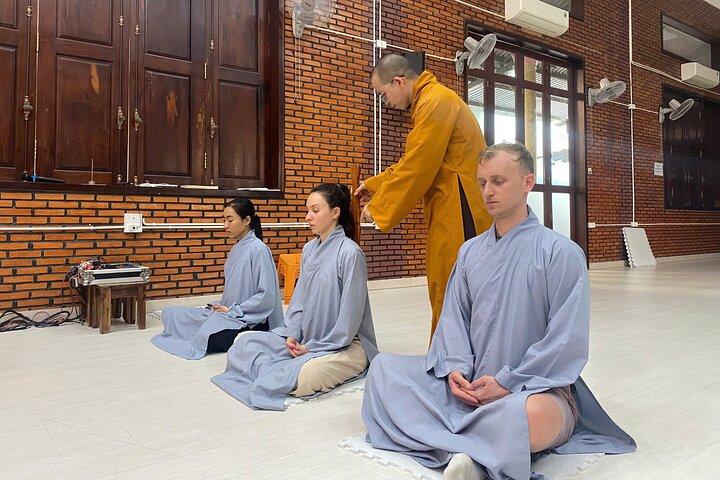 Ciudad Ho Chi Minh : Meditación de medio día y sabiduría budista