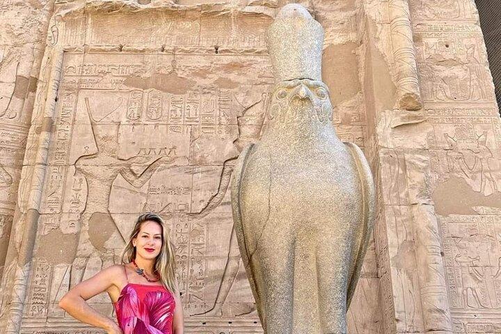 アスワンからKom OmboとEdfuの寺院を訪れる一晩ルクソール