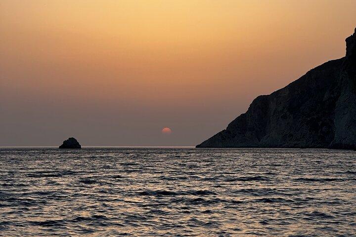 Sonnenuntergangskreuzfahrt in Paleokastritsa Coast