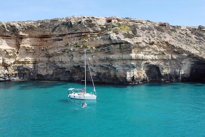 Eksklusiv sejlbåd i Palma med lydguide og mallorcanske smag