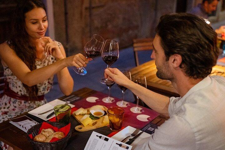 Venice: Jewish Ghetto Private Bacari Tour with Cichetti & Drinks
