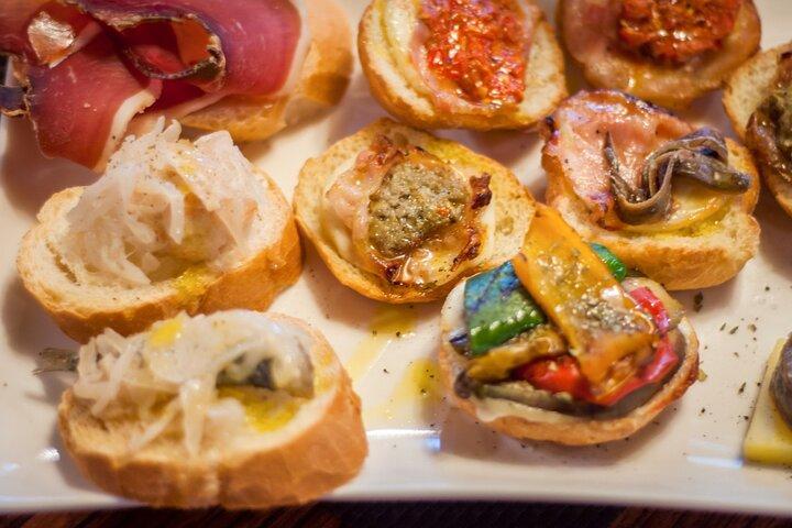 Venice: Jewish Ghetto Private Bacari Tour with Cichetti & Drinks