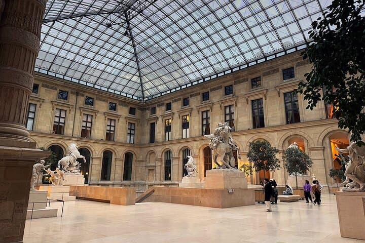 Louvre Late Opening Private Tour – Fewer Crowds & Highlights