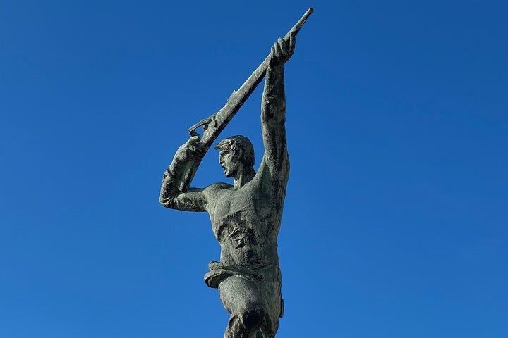 Hey Albania : da Tirana a Durazzo – Storia, cultura e panorami costieri