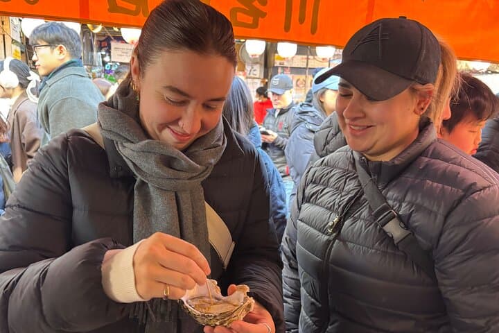 Tsukiji Fish Market Private Food Tour in Tokyo