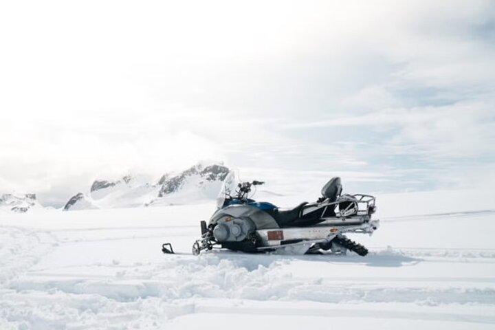 Private Golden Circle Glacier Snowmobiling Tour fra Reykjavik