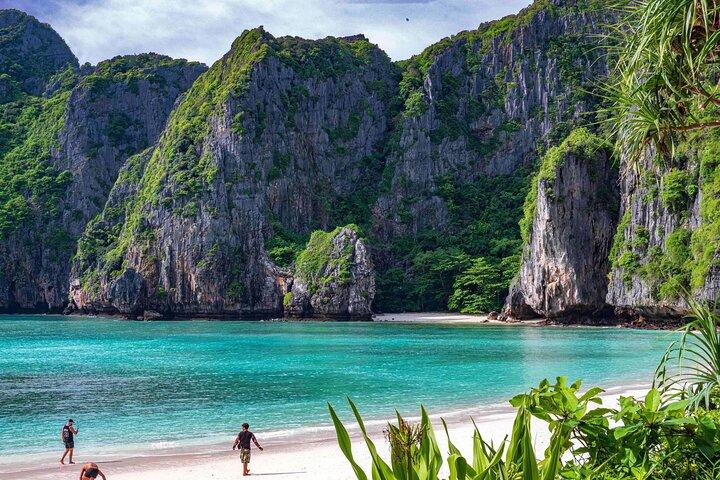 Phuket: Phi Phi, Bambus & Maithon Inseln Tour mit Speed Catamaran