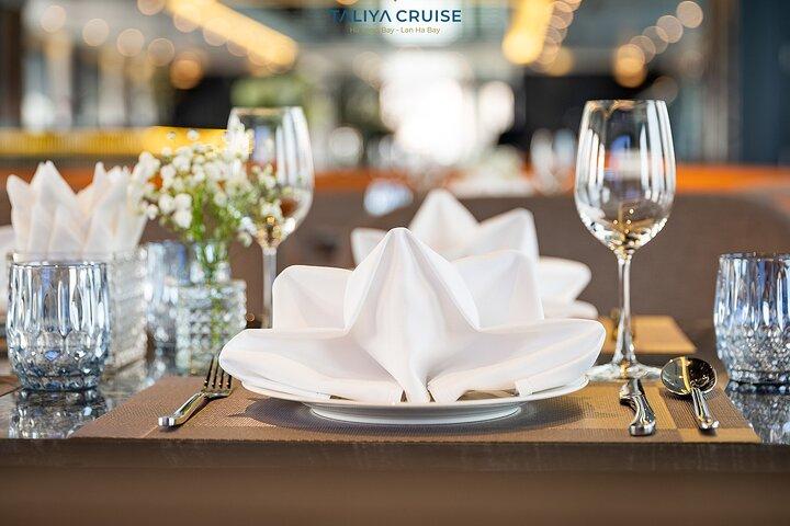 Top 5 stelle Taliya Cruise: Hanoi a Ha Long e tour della baia di Lan Ha