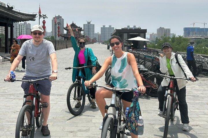 2-Day Classic Xi'an Tour Combo Package: Terracotta Warriors and Downtown Sightseeing